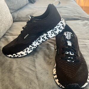 Brooks Revel, size 7, black with leopard print sole